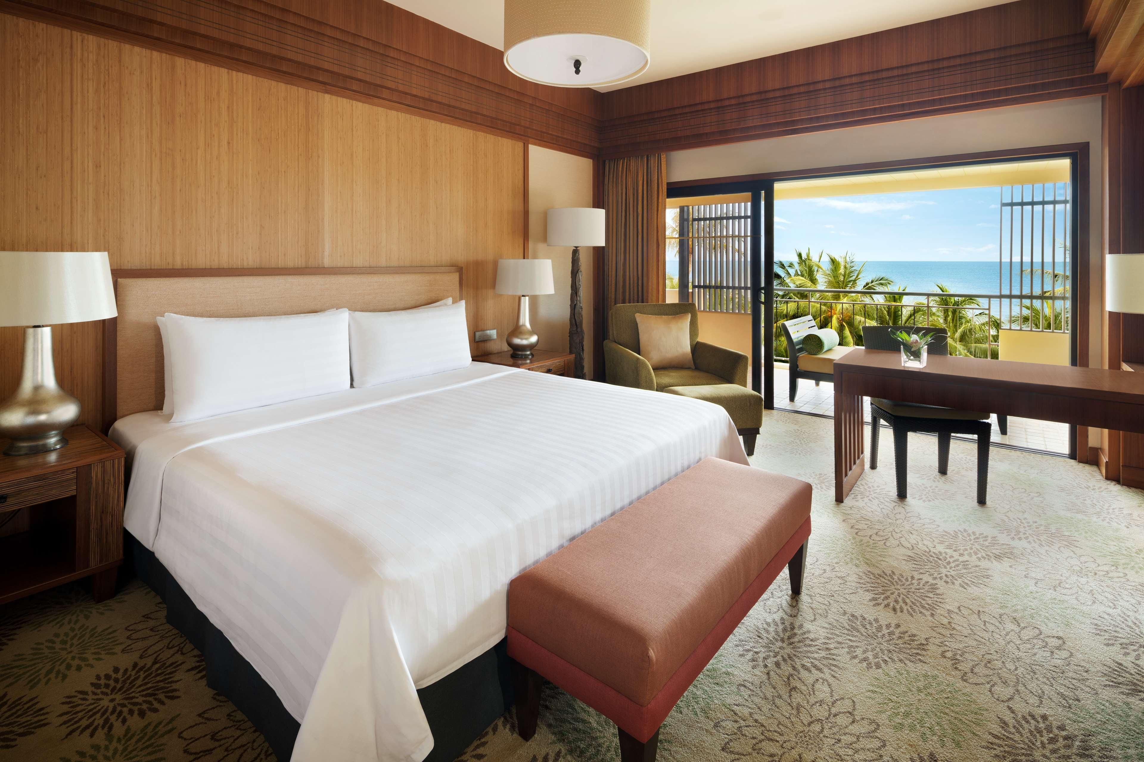 Shangri-La Rasa Sayang, Penang Бату-Феррінгі Екстер'єр фото A guest room at the Hilton Maldives Iru Veli