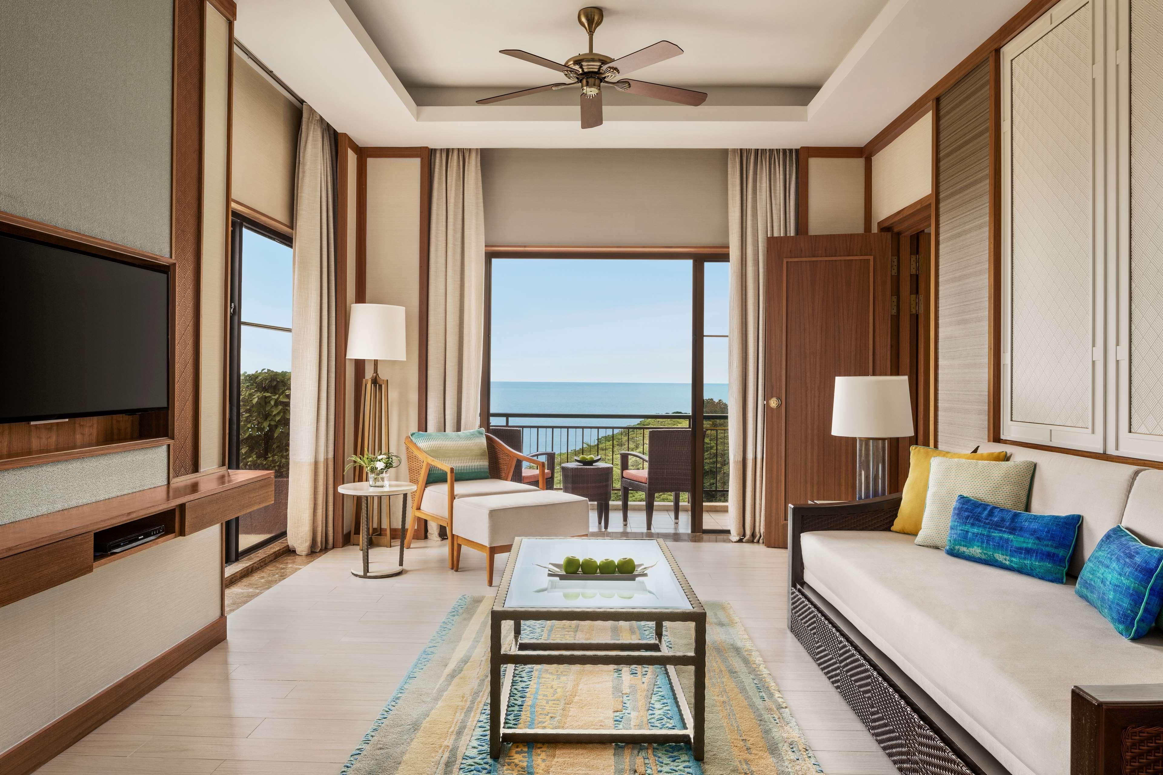Shangri-La Rasa Sayang, Penang Бату-Феррінгі Екстер'єр фото A living room at the Westin Maldives