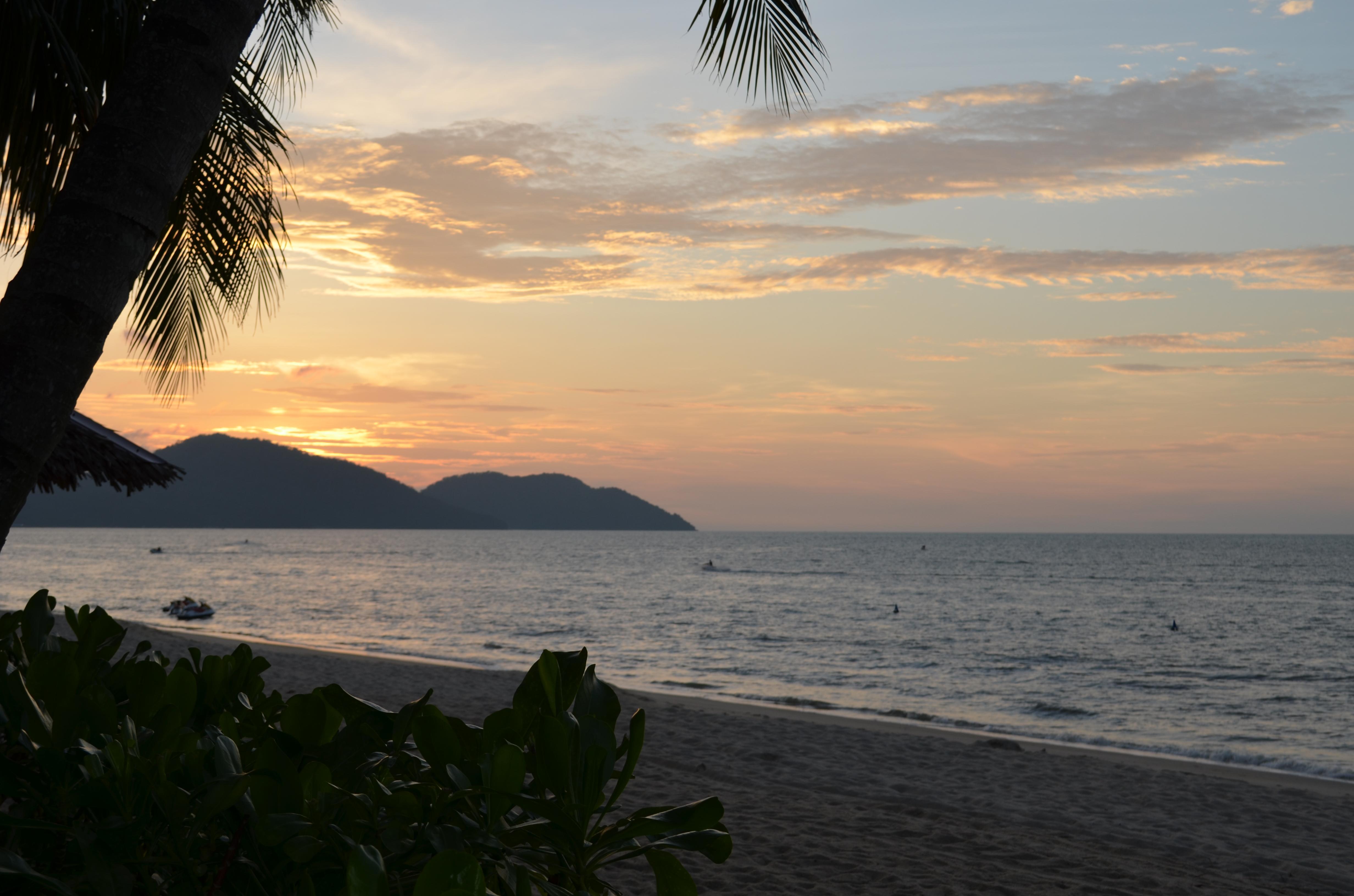 Shangri-La Rasa Sayang, Penang Бату-Феррінгі Екстер'єр фото Sunset at Tanjung Pulai