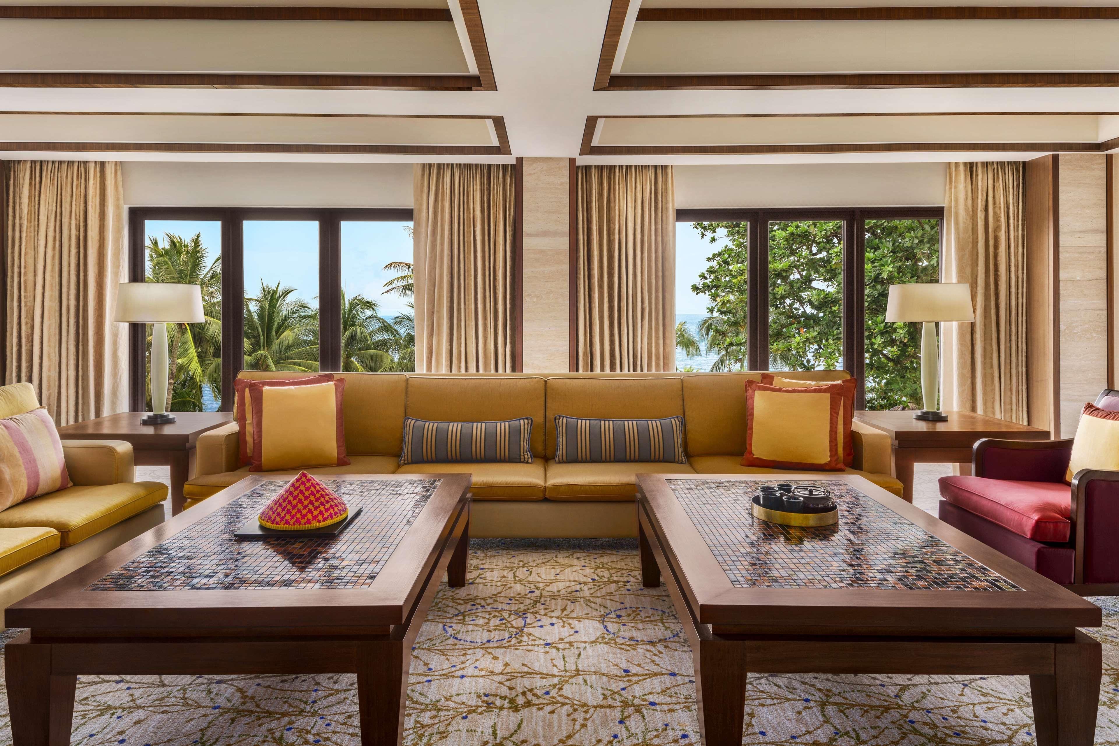 Shangri-La Rasa Sayang, Penang Бату-Феррінгі Екстер'єр фото The living room of a suite at the Westin Maldives
