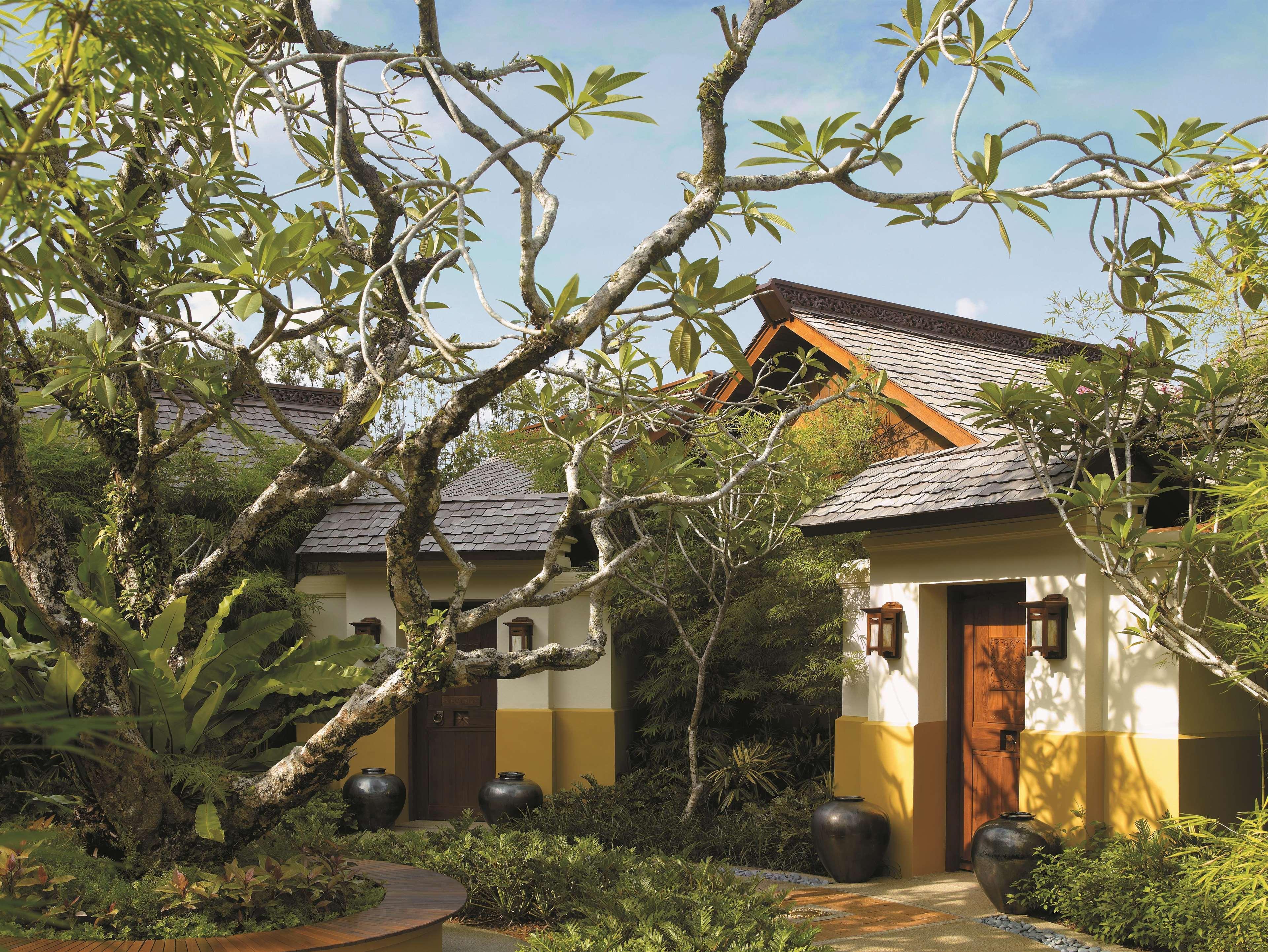 Shangri-La Rasa Sayang, Penang Бату-Феррінгі Екстер'єр фото A villa at the Four Seasons Resort